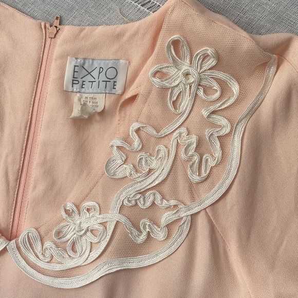 Expo Petite vintage peach midi dress with ribbon collar. - Picture 4 of 15